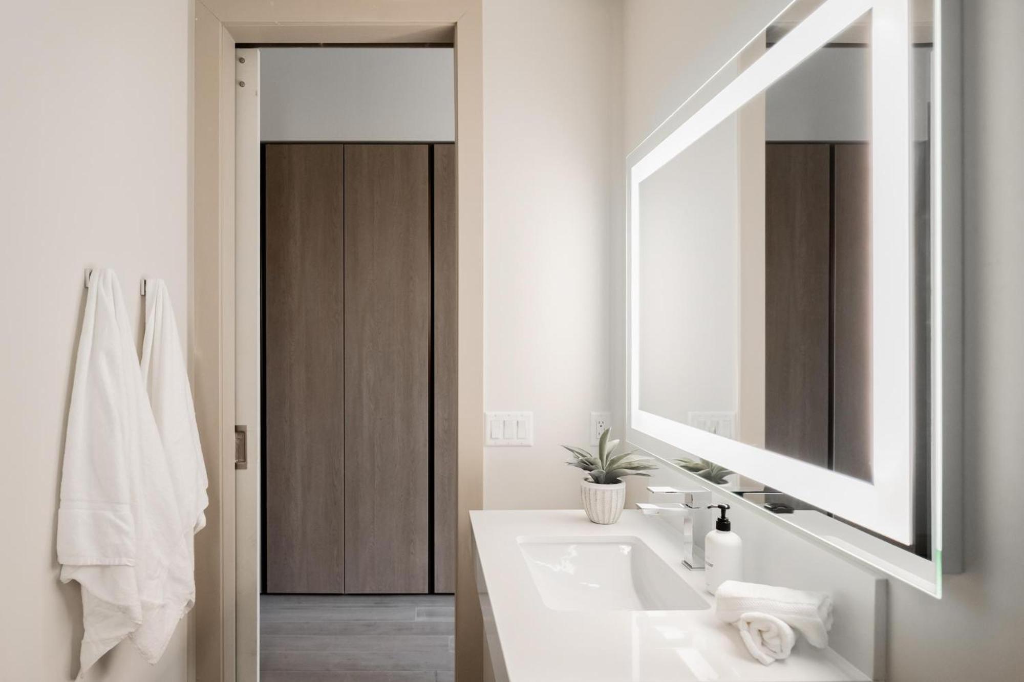 Brand New Condo - Walk To Empower Stadium - Tesoro DEN Esterno foto